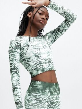 Fabletics Sage Green Tie-Dye Long Sleeve Crop Top